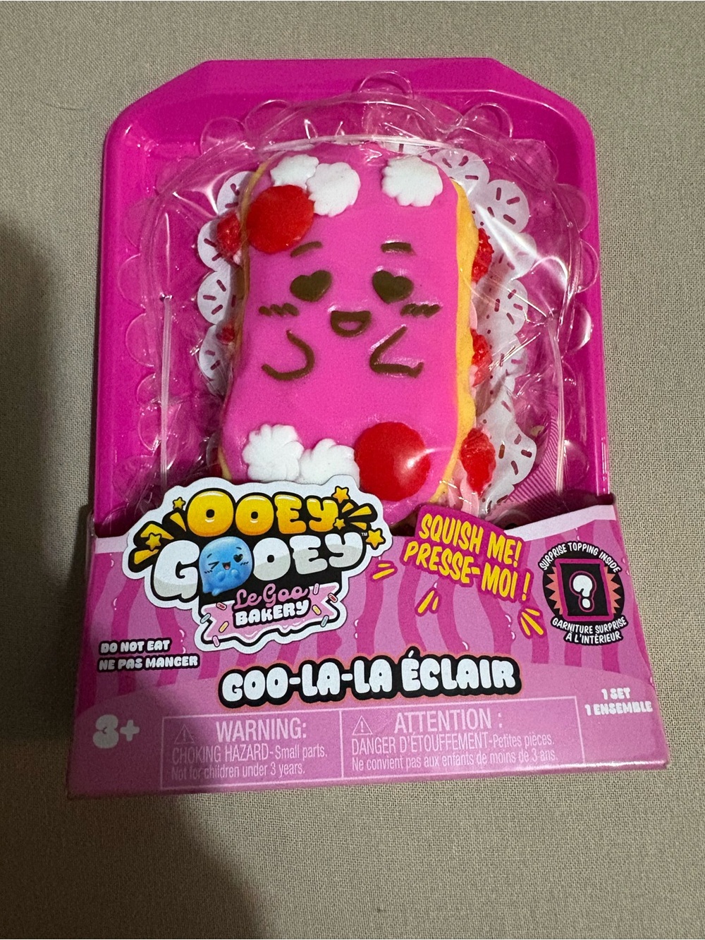 OOEY GOOEY Bakery Goo-La-La Éclair Pink Squishy Toy - Collectible Dessert Plush